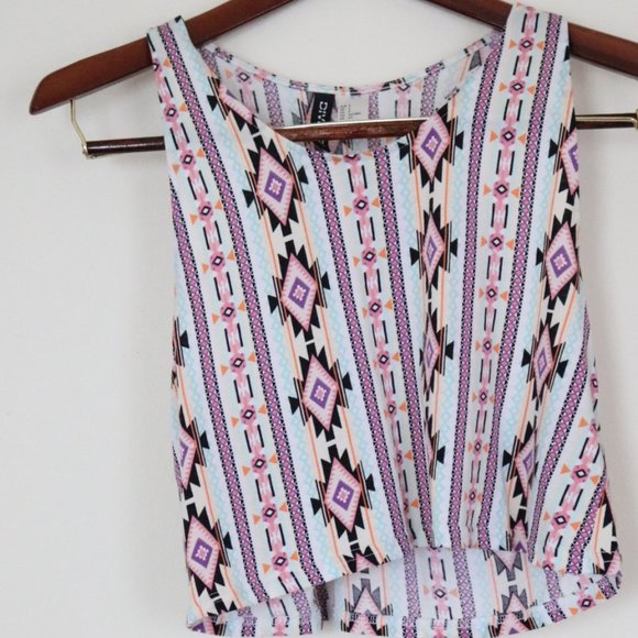 H&M Short Tribal, Aztec Shirt - Picture 3 of 7